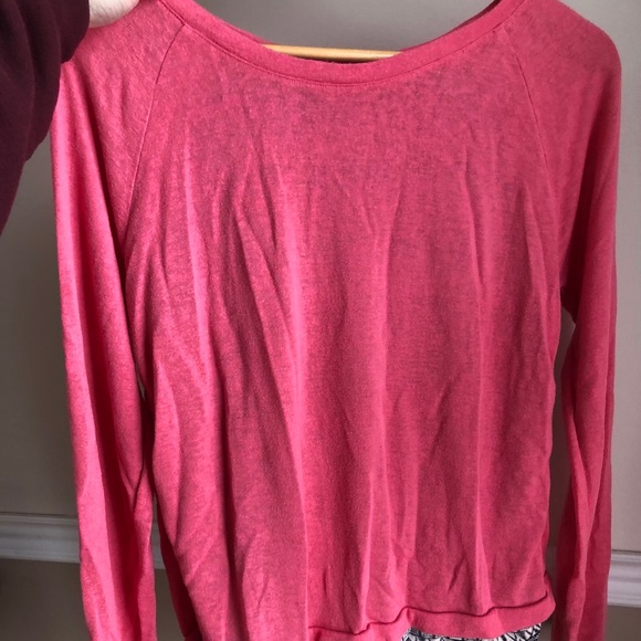 Long sleeve with pattern. - Picture 1 of 3